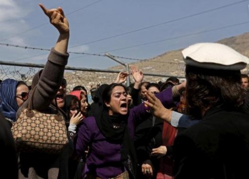 Afghan women's rights activists chant slogans during the funeral ceremony of Farkhunda, an Afghan woman who was beaten to death and set alight on fire on Thursday, in Kabul March 22, 2015. 