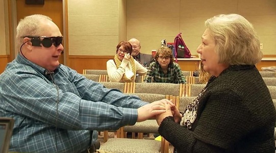 Blind man sees wife for the first time in a decade 