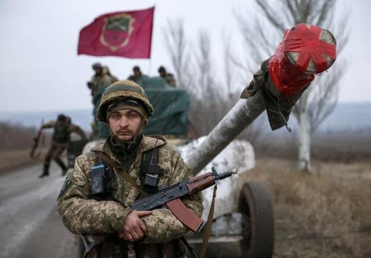 Deaths shake Ukraine truce, Poroshenko wary of Russia threat