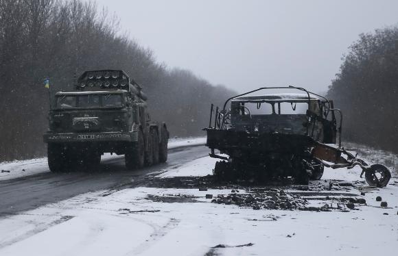 Ukraine truce fades as fighting rages, arms pullback stalls