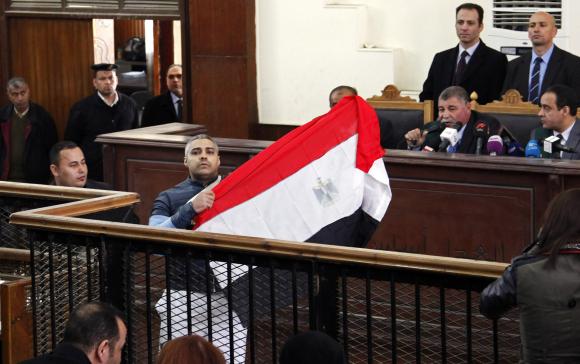 Egypt frees two Al Jazeera journalists on bail