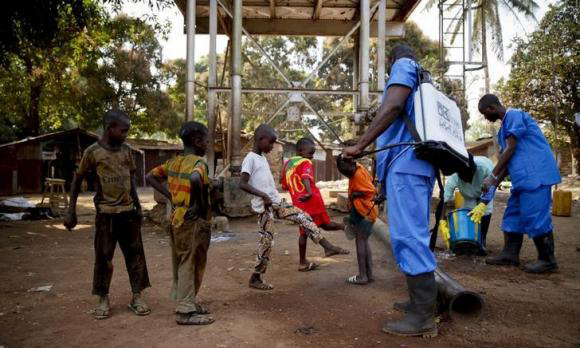 New Ebola infections continue to drop, Guinea still a concern
