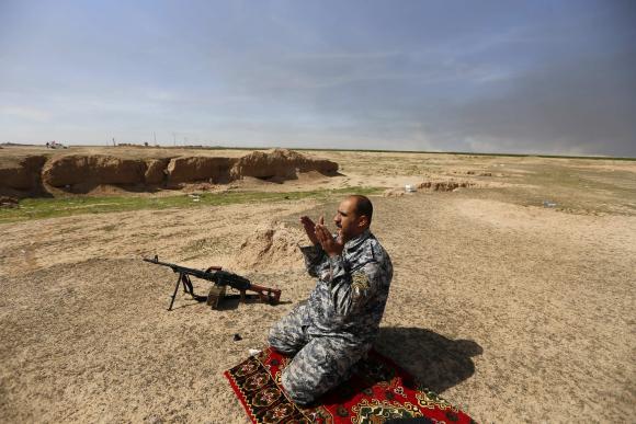 Iraqi offensive on Tikrit stalled for third day