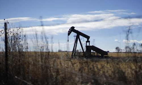 Oil falls 1 percent on weak China outlook, higher Libya production
