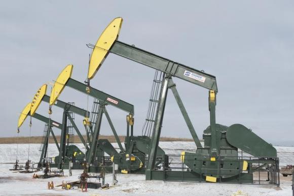 Oil prices drop on strong dollar, US crude hits six-year low