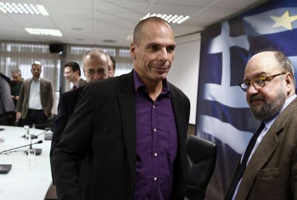 Greece wants immediate talks with Troika on bailout, eyes follow-up deal