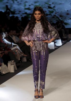 A model presents creations by Pakistani designer Sania Maskatiya during the Fashion Pakistan Week (FPW) in Karachi March 31, 2015. Reuters