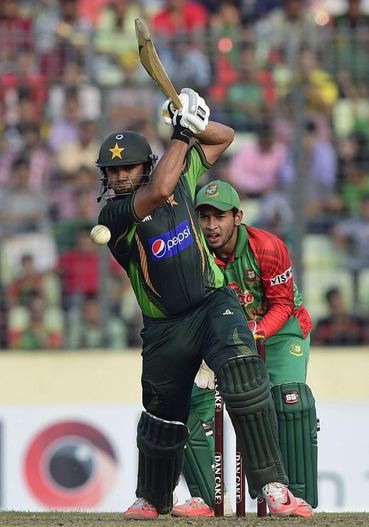 Pakistan set Bangladesh 251-run target in final ODI