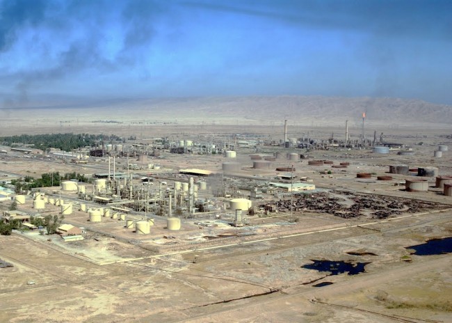 Islamic State militants breach Iraq refinery perimeter, repelled