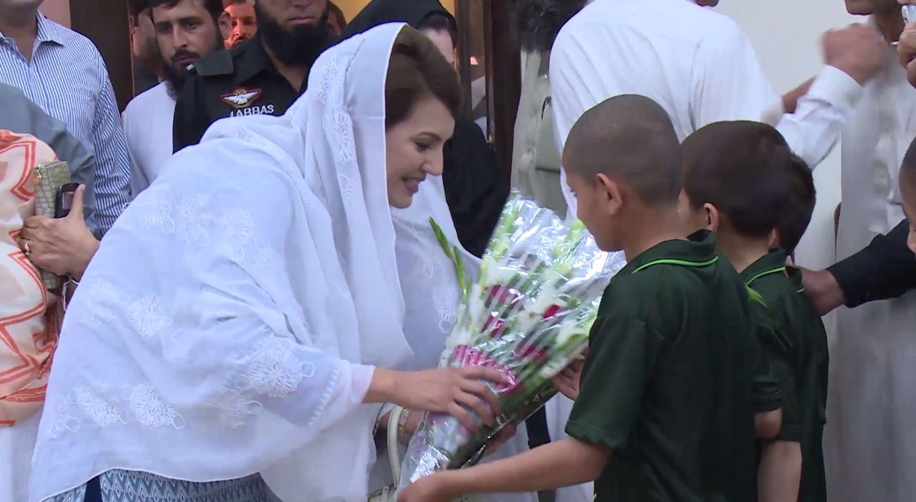 Reham Khan asks MQM chief to donate presents to street children
