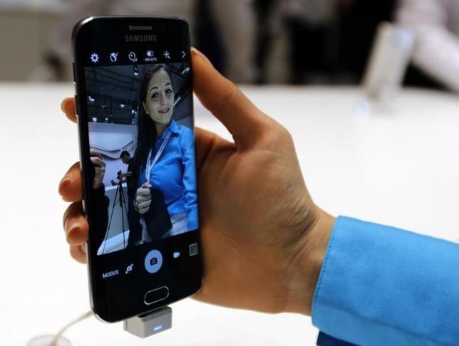Samsung expects record Galaxy shipments, supply constraints