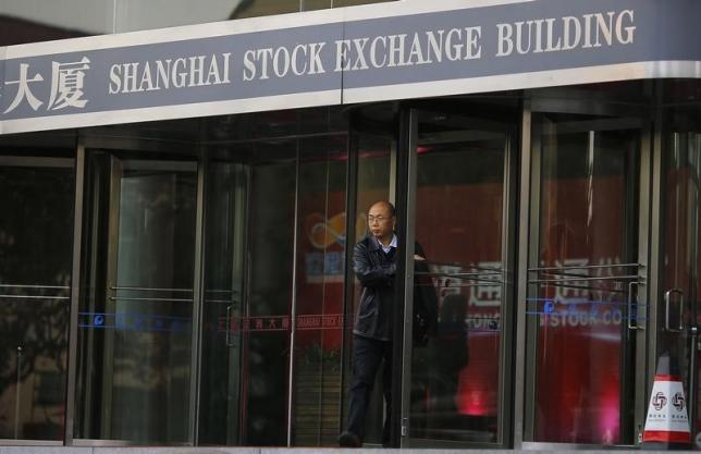 China shares extend bull run, US dollar dips