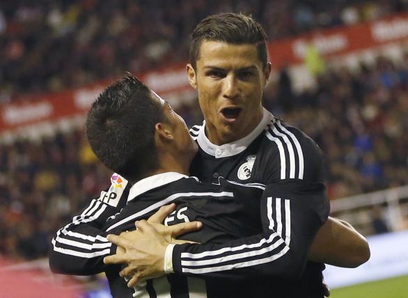Ronaldo reaches 300 goals for Real in Rayo win