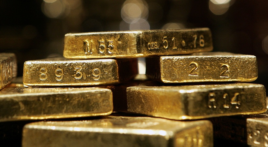 Gold edges up on weaker dollar, but US rate outlook caps gains