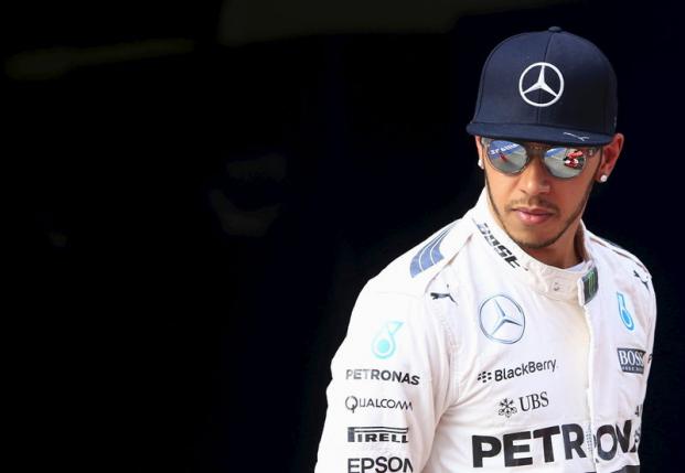 Hamilton takes pole hat-trick in China