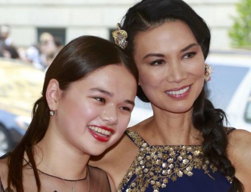 Wendi Deng Murdoch (R) and daughter Grace Helen Murdoch arrive for the Metropolitan Museum of Art Costume Institute Gala 2015 celebrating the opening of 'China: Through the Looking Glass,' in Manhattan, New York