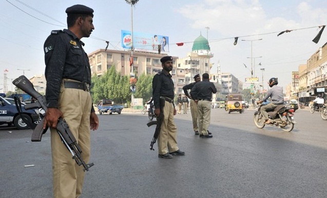 Two dacoits injured in encounter with police in Karachi