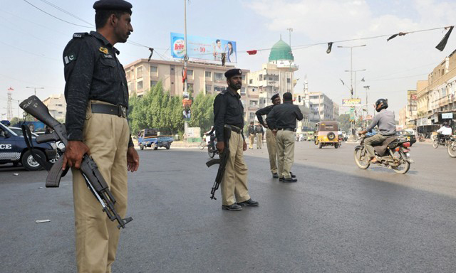Four cops suspended for torturing citizens in Karachi