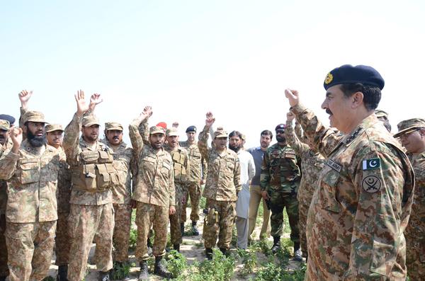 COAS Gen Raheel Sharif spends a day with jawans; says terrorists’ backbone broken in Khyber Agency