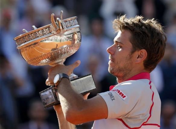 Triumphant Wawrinka dashes Djokovic's Paris dream