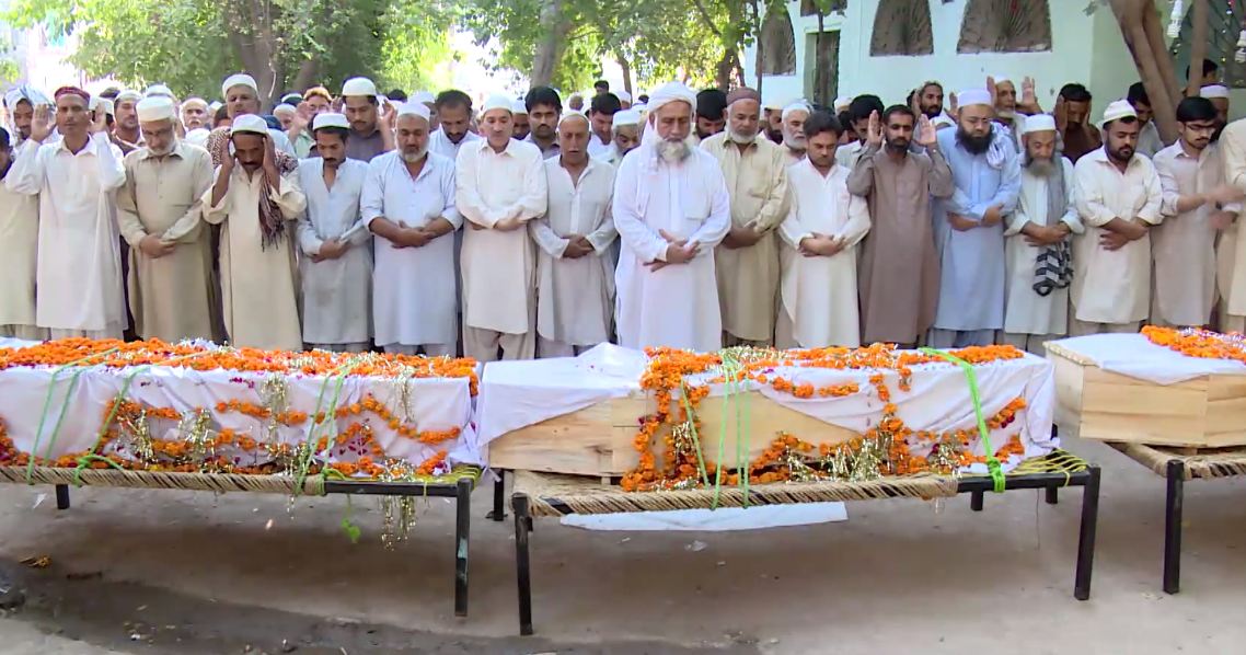 Sisters shot dead in Peshawar laid to rest, relatives stage sit-in on GT road