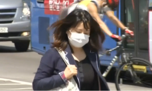 South Korea reports first two deaths from MERS respiratory illness