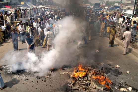 Protest against outages in Peshawar; shortfall surges to 4500MW