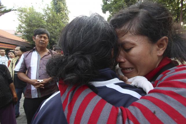 More than 116 feared dead after Indonesian military plane crashes