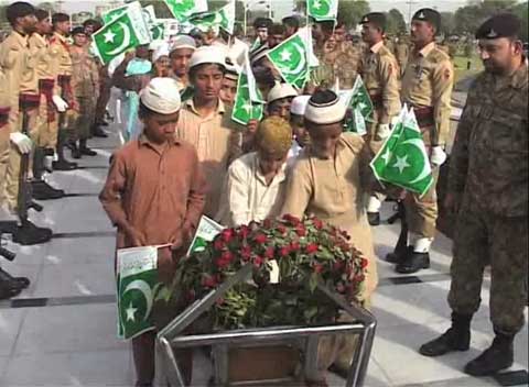 Seminary students spend a day with Pak Army