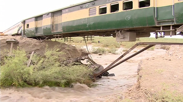 Three bogies of Bolan Express derail near Dadu canal; 9 injured