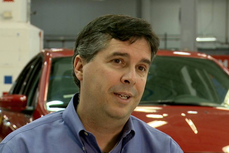 Auto industry veteran Doug Betts joins Apple