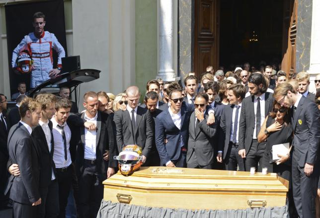 Motor racing-F1 drivers mourn Bianchi but racing stays the same