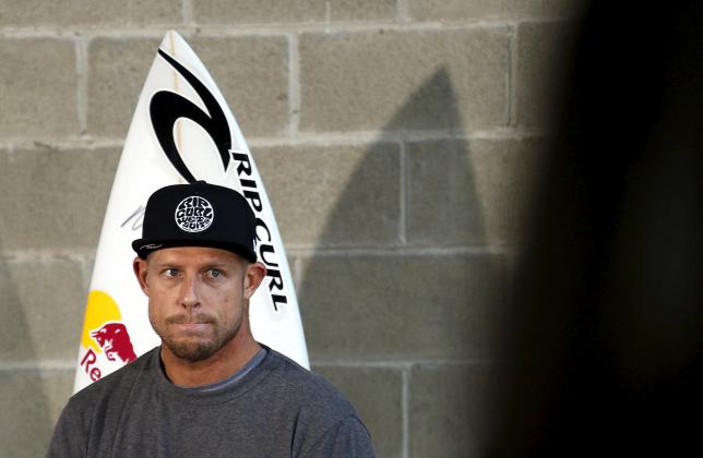 Fanning takes first surf since shark attack