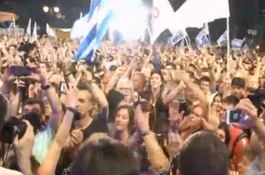 Tens of thousands join Tsipras in a pro-government Greek referendum rally