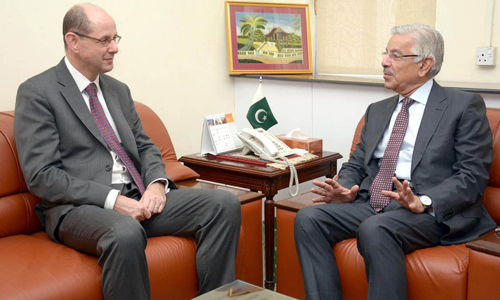 Defence Minister Kh Asif, British HC Philip Barton discuss defence cooperation