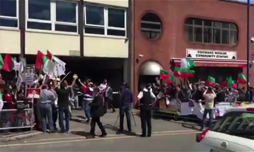 PTI, MQM workers protest against each other in London 