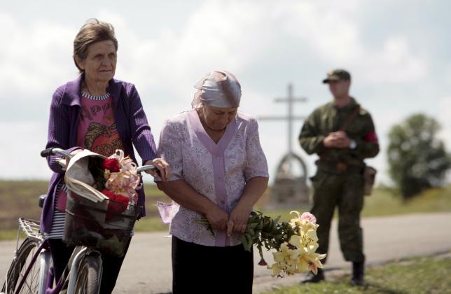 Ukraine points finger at Russia as families mark downing of MH17