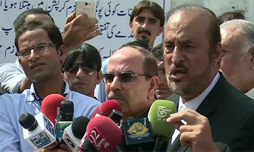 Bahria Town chairman Malik Riaz accuses three former military officers of blackmailing