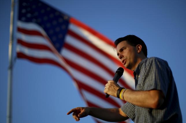 Republican Scott Walker brushes up on US foreign policy