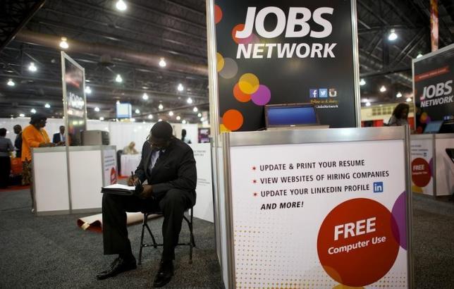 US jobless claims, housing data point to firming economy