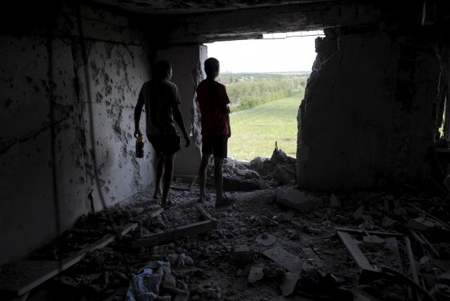 Ukraine, rebels trade blame over shelling of central Donetsk