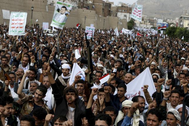 Houthis, Saudi-led forces battle for Yemen's biggest air base 