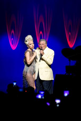 Lady Gaga and Tony Bennett 'cheek-to-cheek' at Montreux jazz fest