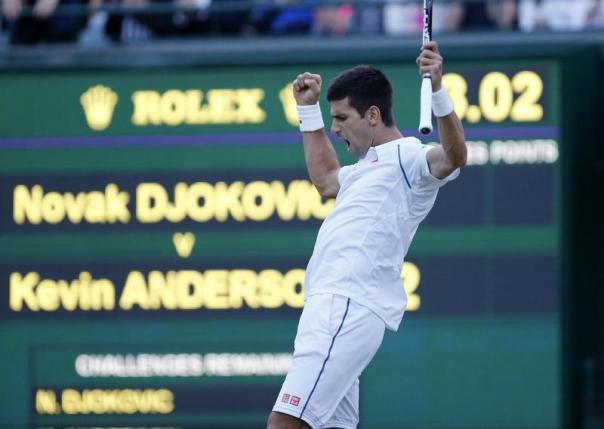 Djokovic recovers as match suspended, Serena wins