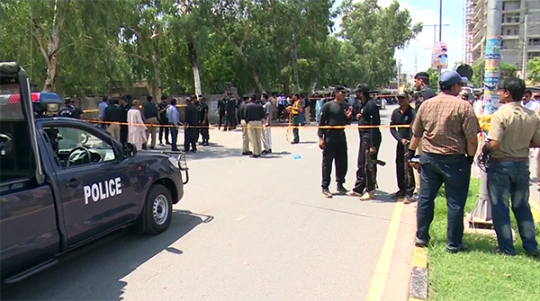 Terrorists kill police official at check-post in Faisalabad; Flee after police retaliate