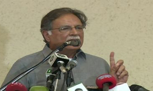 Altaf Hussain should apologize to nation, institutions for provocative speech: Pervaiz Rasheed