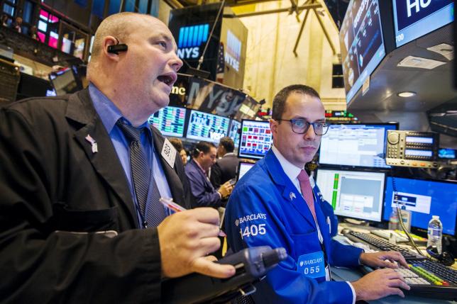 High valuations weigh on US stocks ahead of earnings