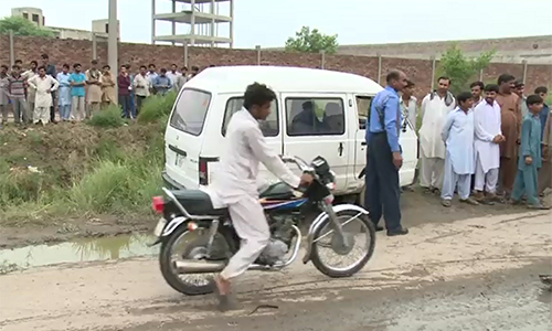 Dacoits take away Rs 800,000 from bank’s cash van in Raiwind; kill security guard, injure another