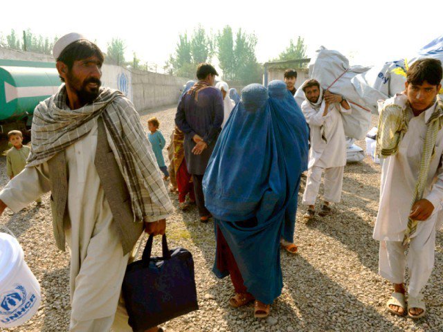 More than 500 Afghan refugees return home