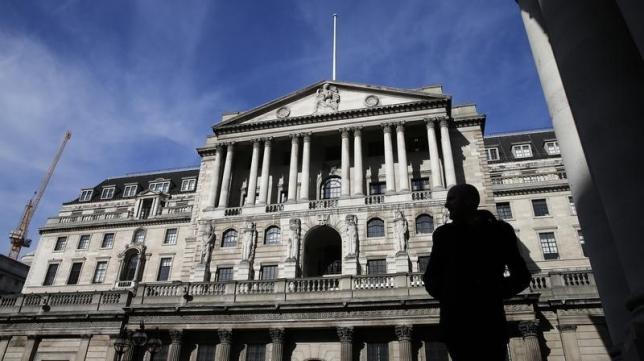Bank of England signals early 2016 hike after sterling climb
